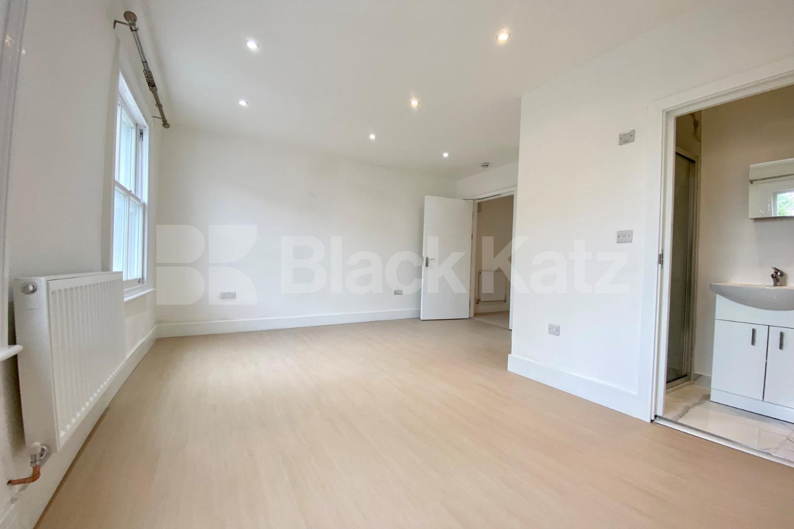 Newly Refurbished Georgian house with terrace Hugh Street , Victoria